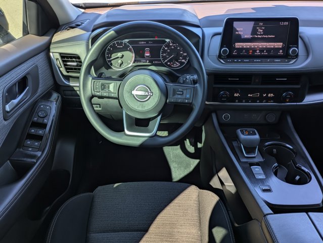 2023 Nissan Rogue SV Image 14 of 36