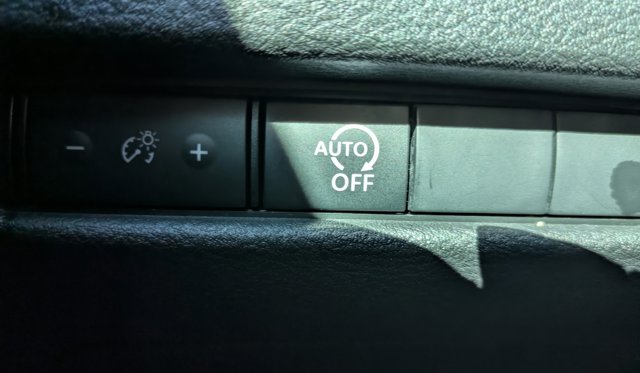 2023 Nissan Rogue SV Image 33 of 36