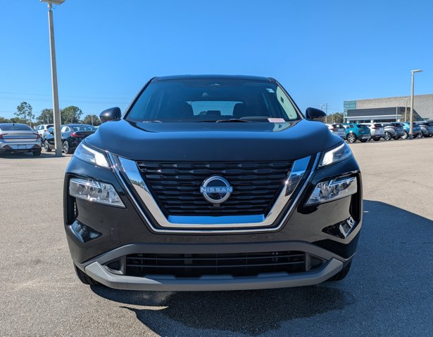 2023 Nissan Rogue SV Image 3 of 36