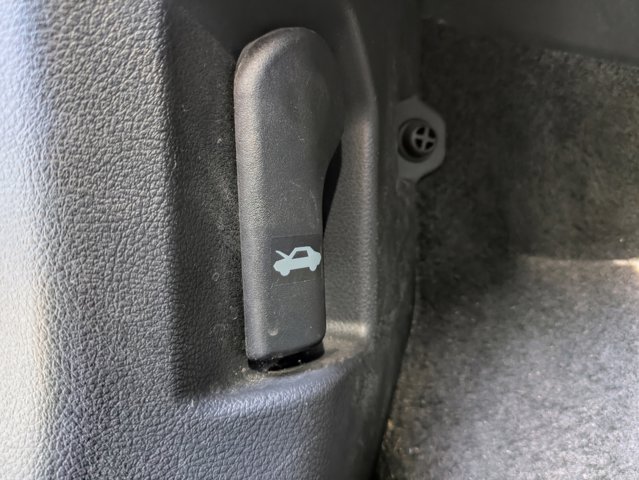 2023 Nissan Rogue SV Image 25 of 36