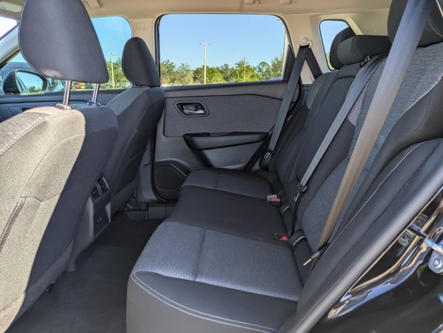 2023 Nissan Rogue SV Image 12 of 36