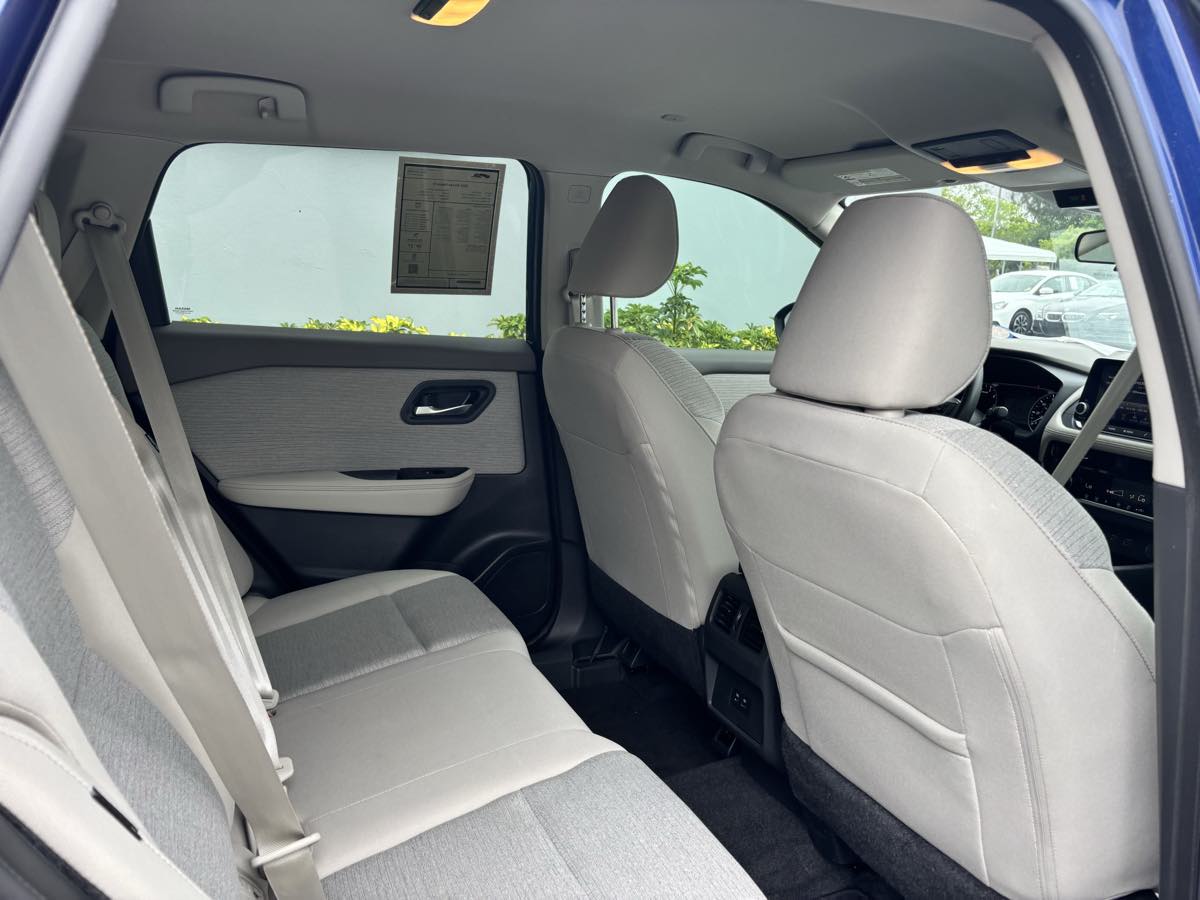 Vehicle image 15 of 33