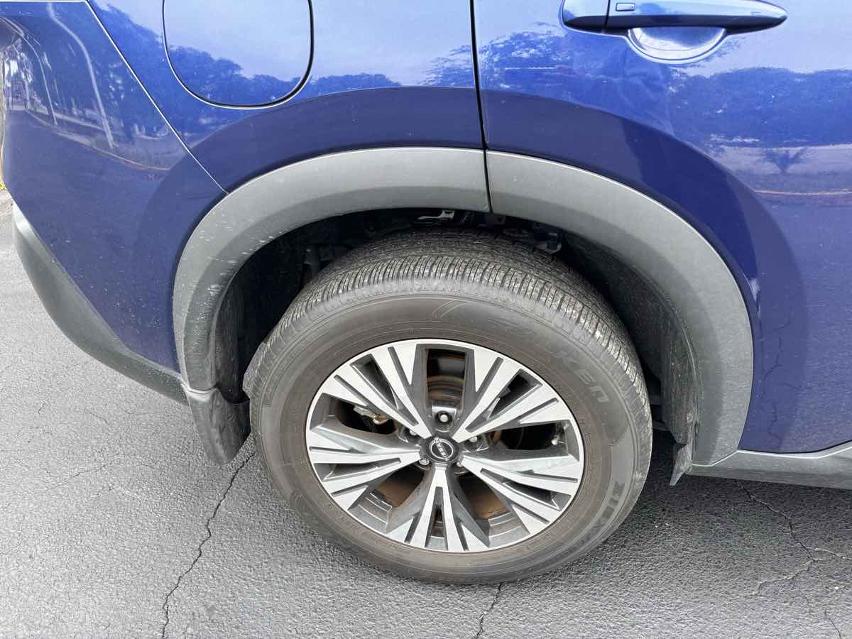 Vehicle image 7 of 33
