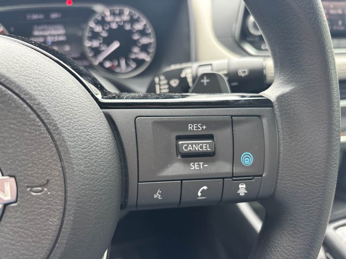 Vehicle image 29 of 33