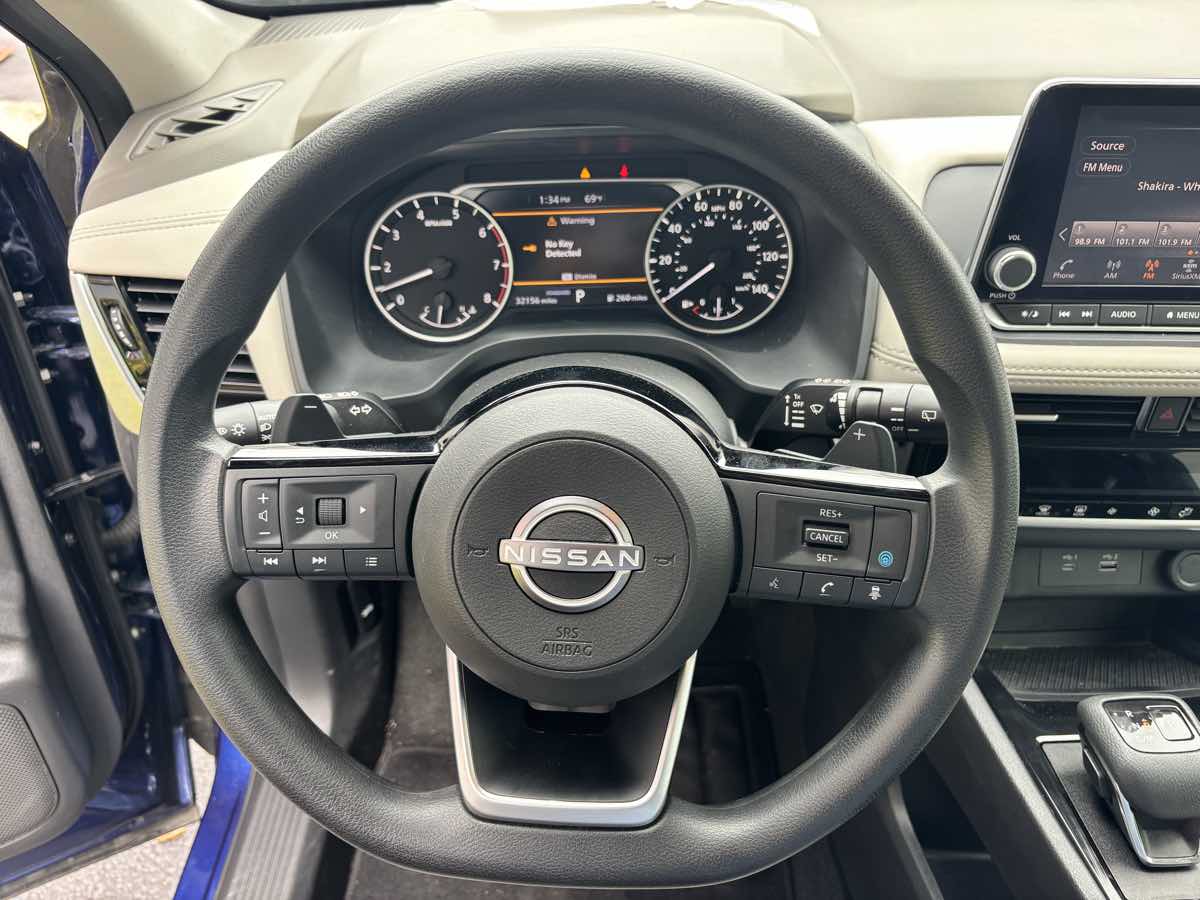 Vehicle image 27 of 33