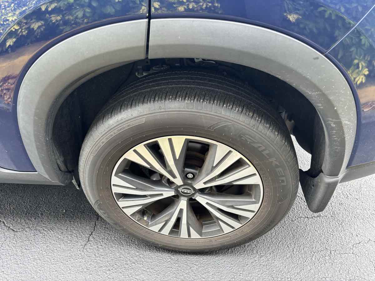 Vehicle image 19 of 33