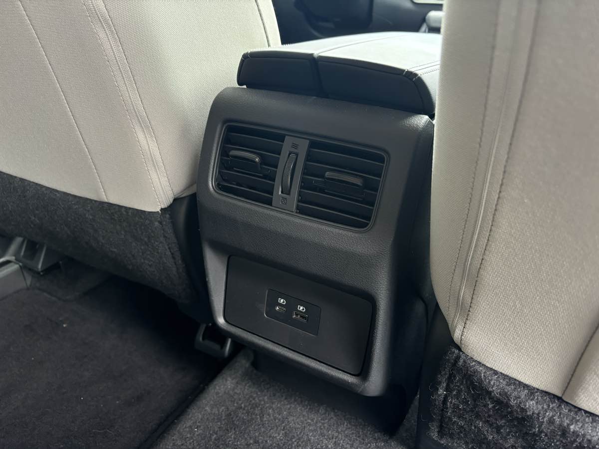 Vehicle image 14 of 33