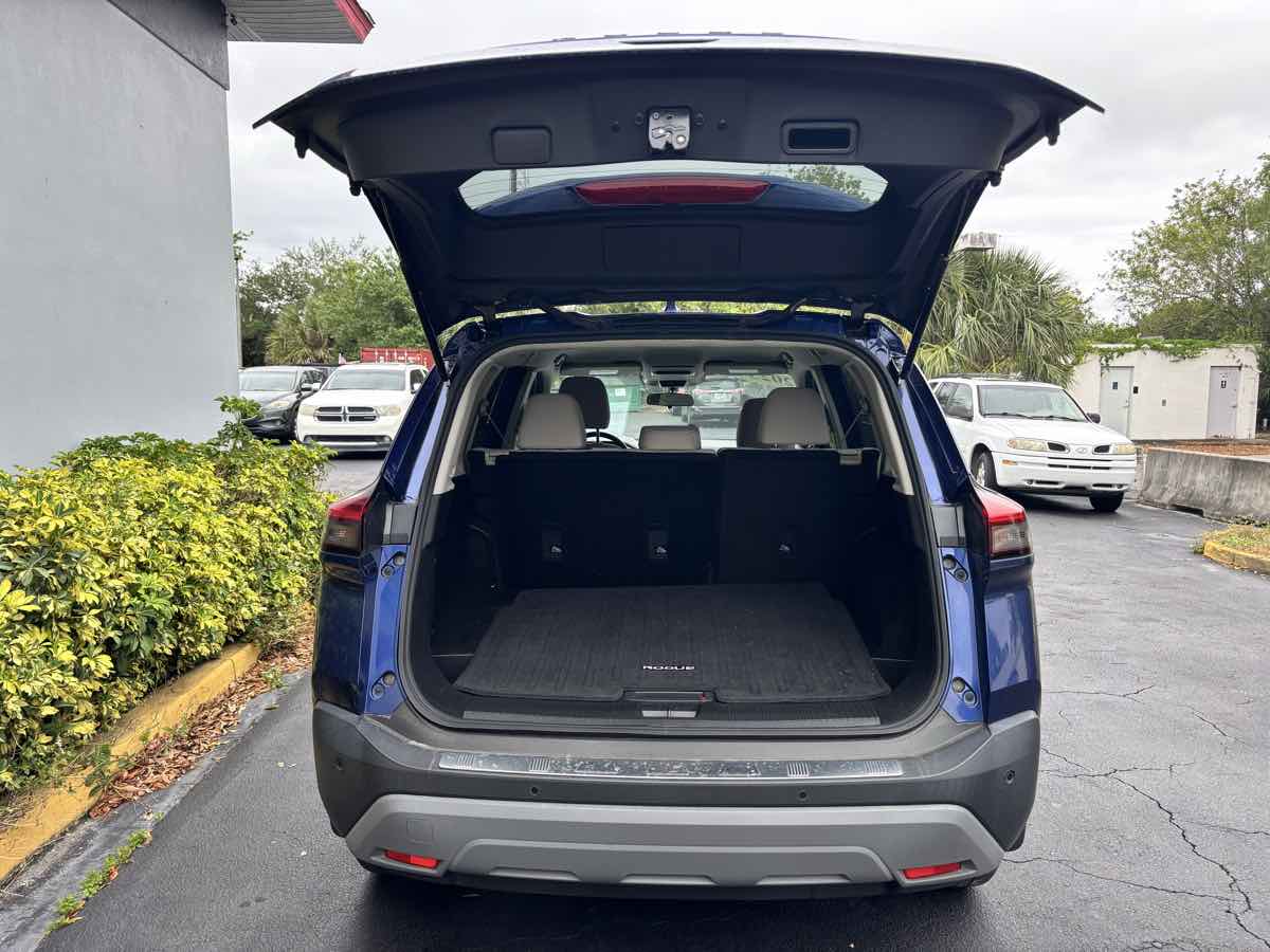 Vehicle image 16 of 33
