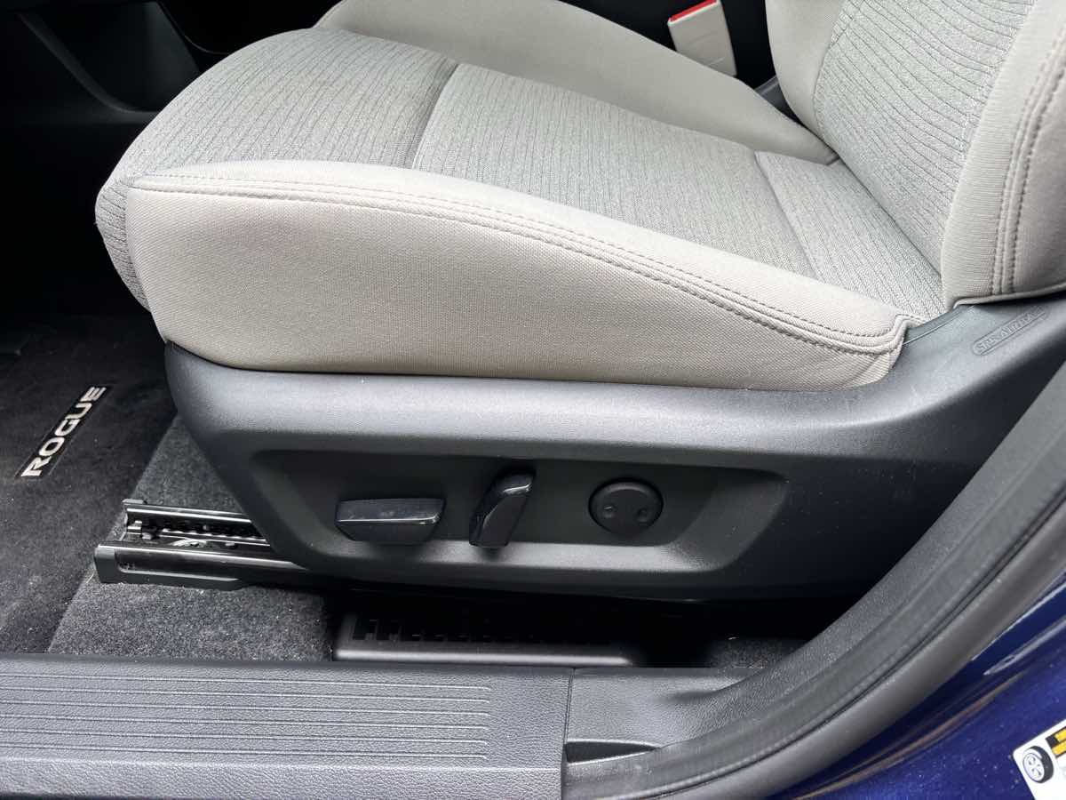 Vehicle image 24 of 33