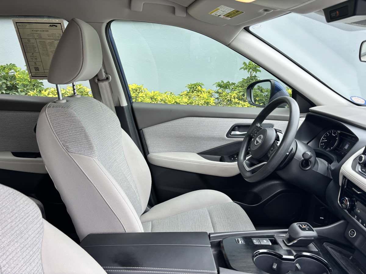 Vehicle image 8 of 33