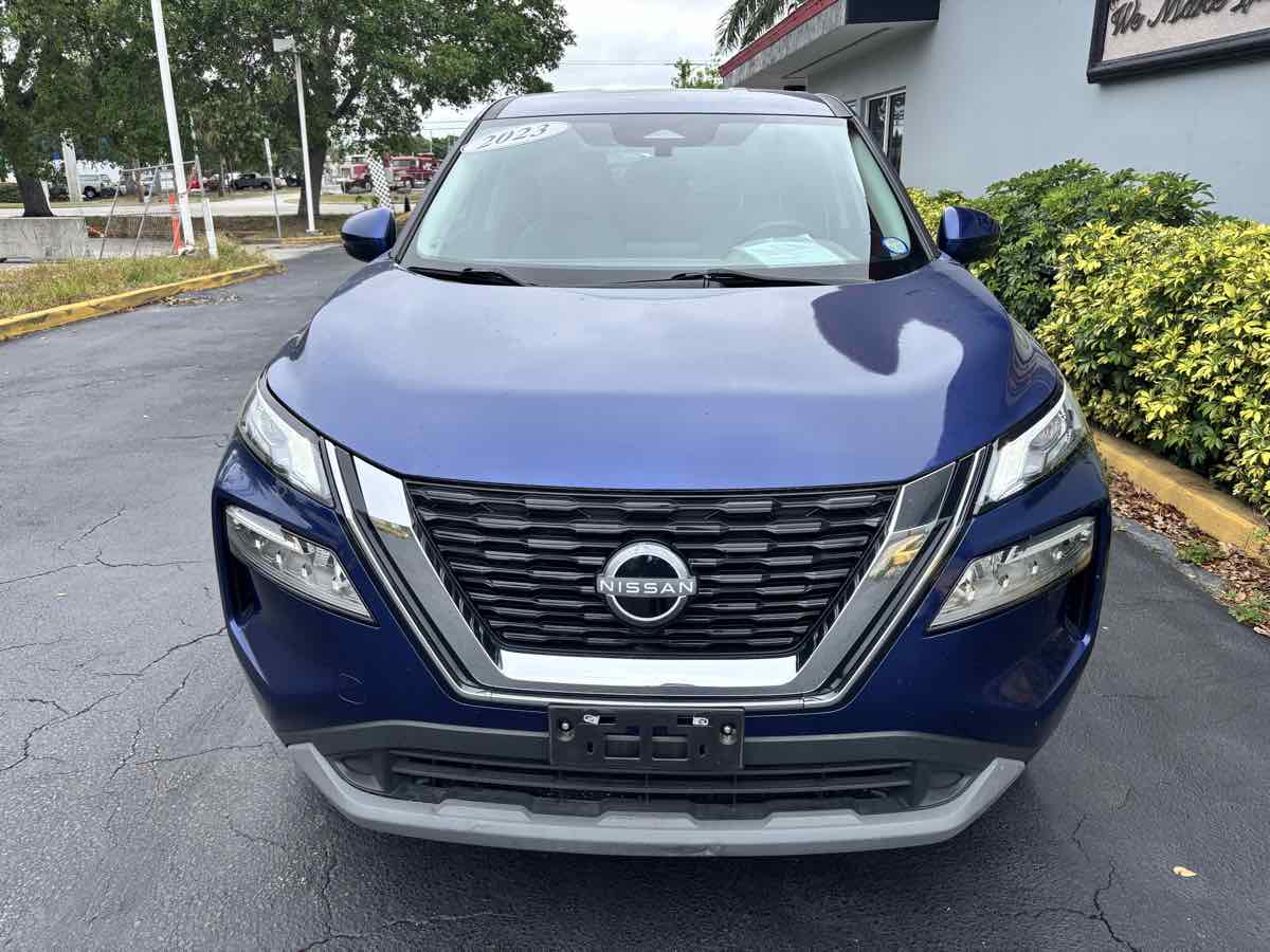Vehicle image 4 of 33
