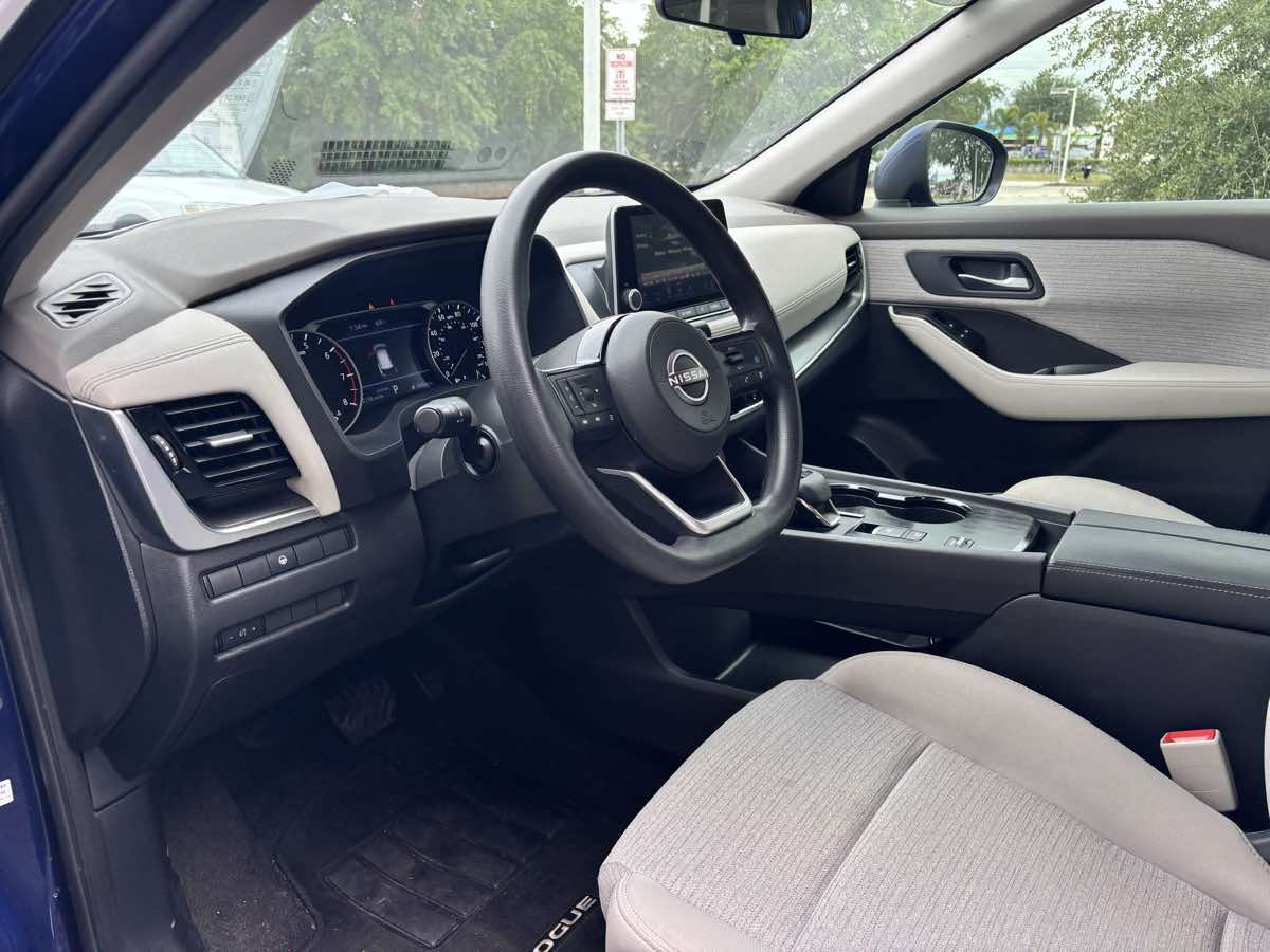Vehicle image 22 of 33
