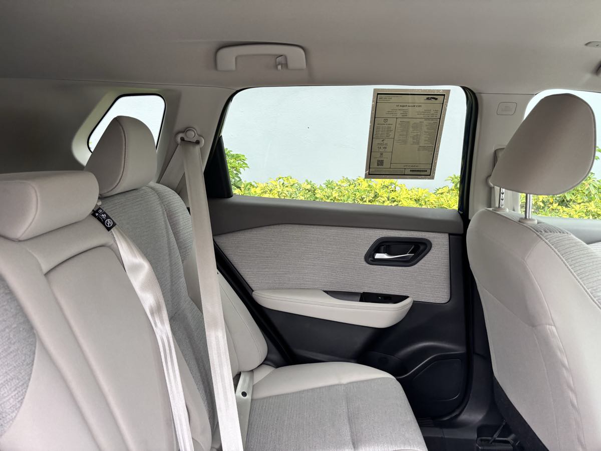 Vehicle image 11 of 33