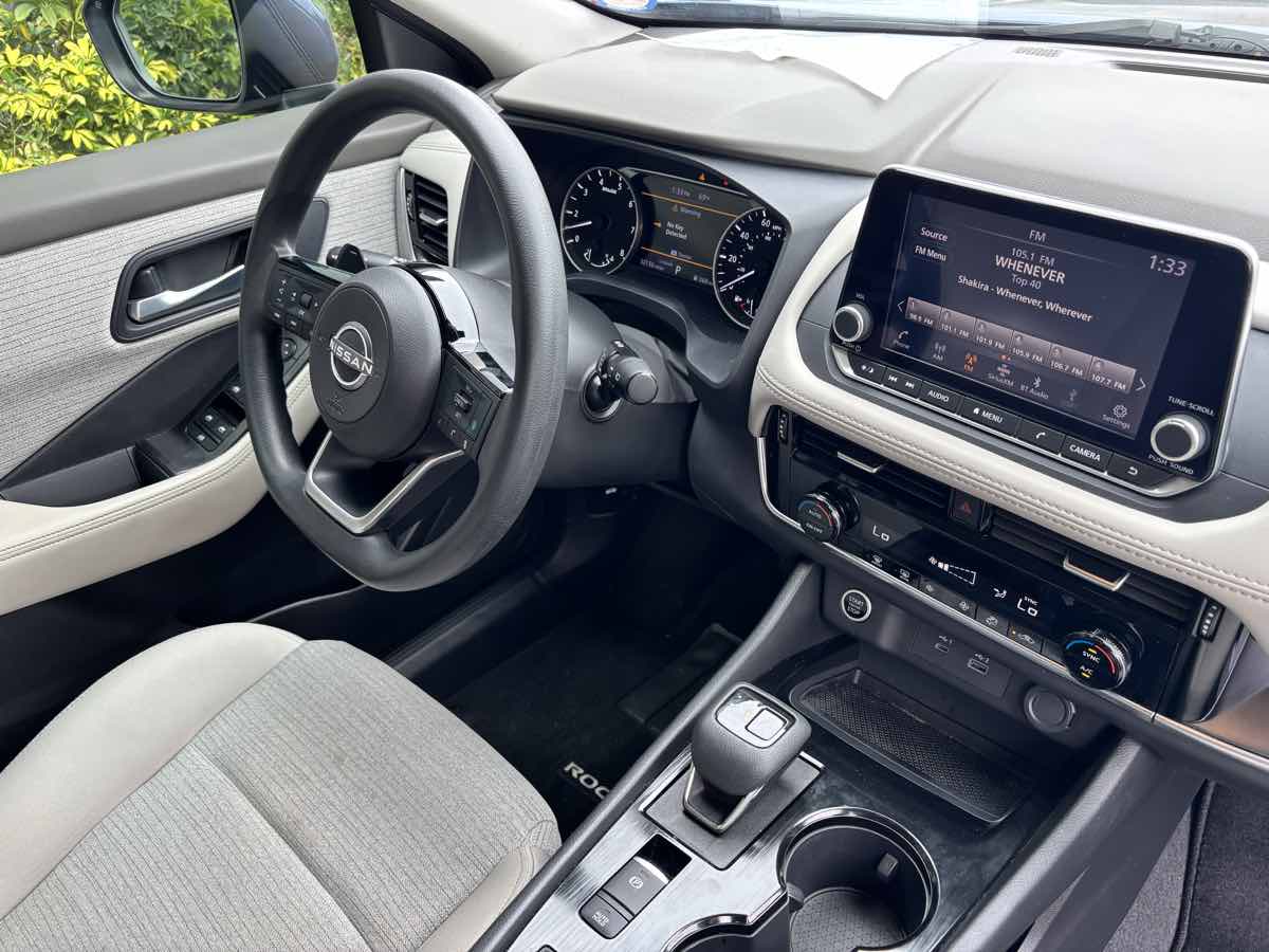Vehicle image 10 of 33