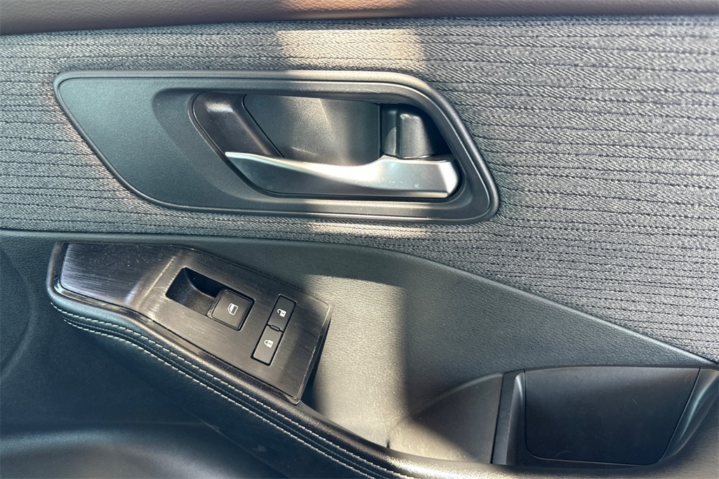 2023 Nissan Rogue SV Image 42 of 48