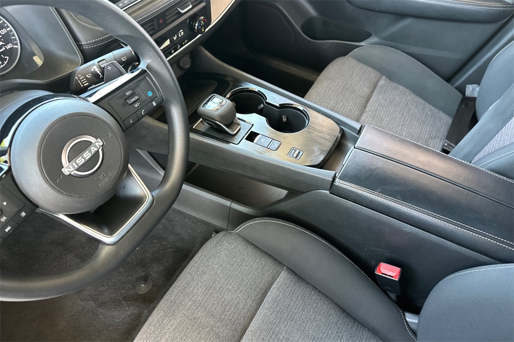 2023 Nissan Rogue SV Image 21 of 48