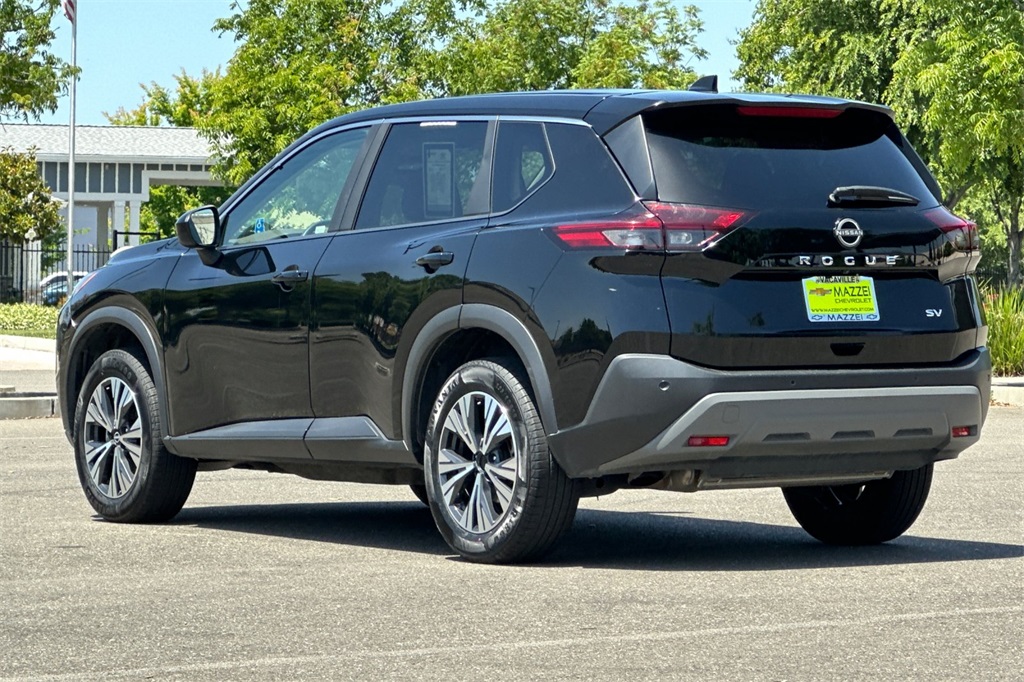 2023 Nissan Rogue SV Image 8 of 48