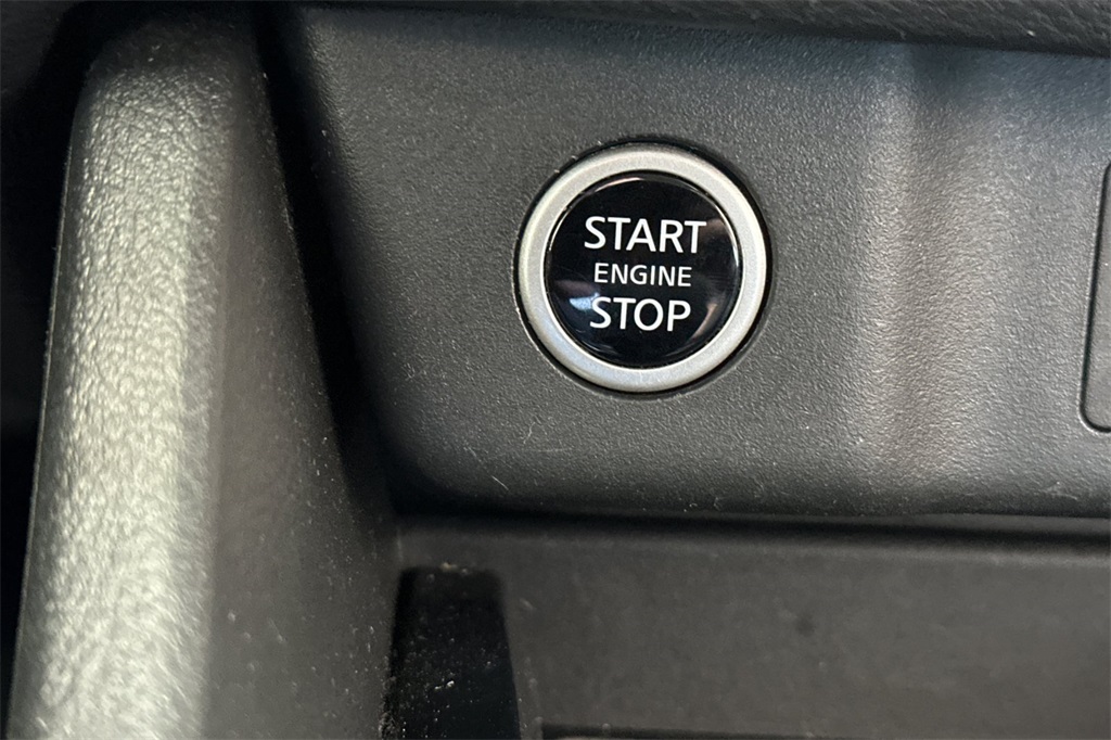 2023 Nissan Rogue SV Image 25 of 48