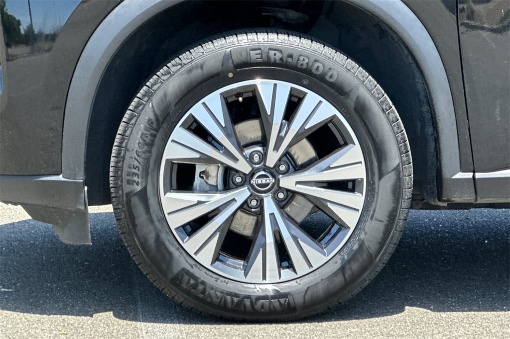 2023 Nissan Rogue SV Image 11 of 48