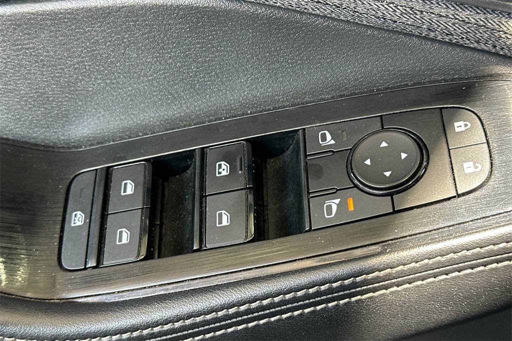 2023 Nissan Rogue SV Image 32 of 48