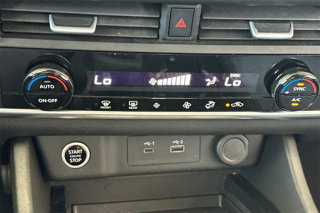 2023 Nissan Rogue SV Image 44 of 48