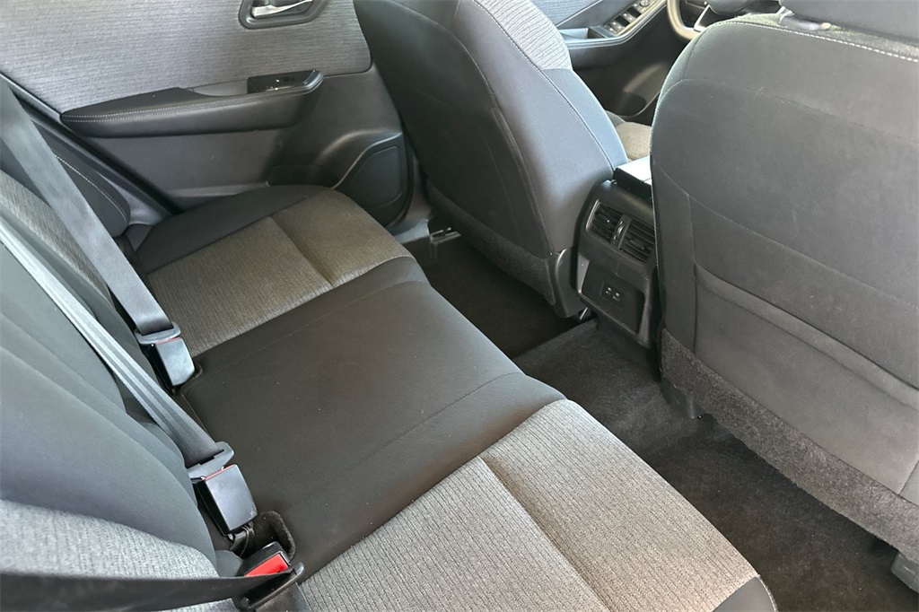 2023 Nissan Rogue SV Image 13 of 48