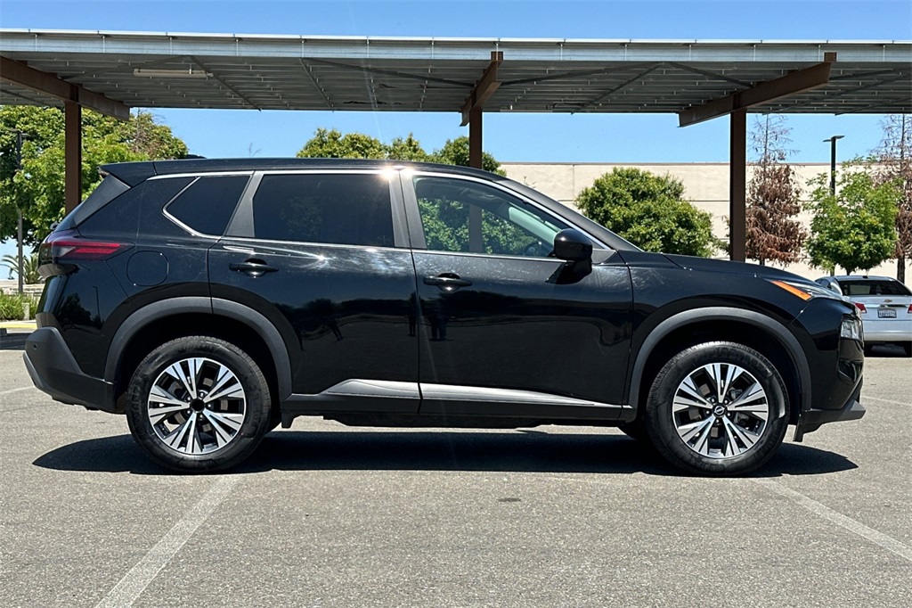 2023 Nissan Rogue SV Image 5 of 48
