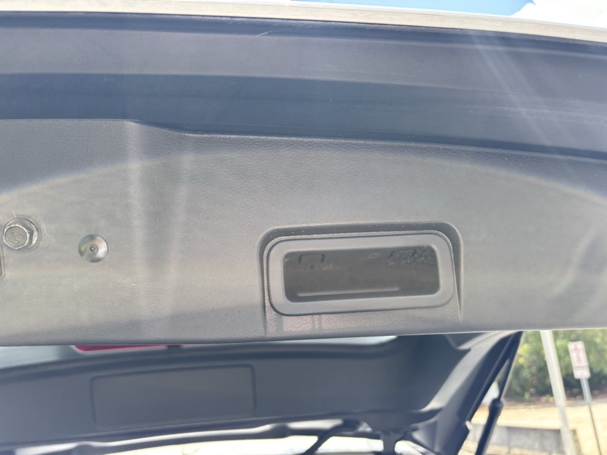 Vehicle image 17 of 25