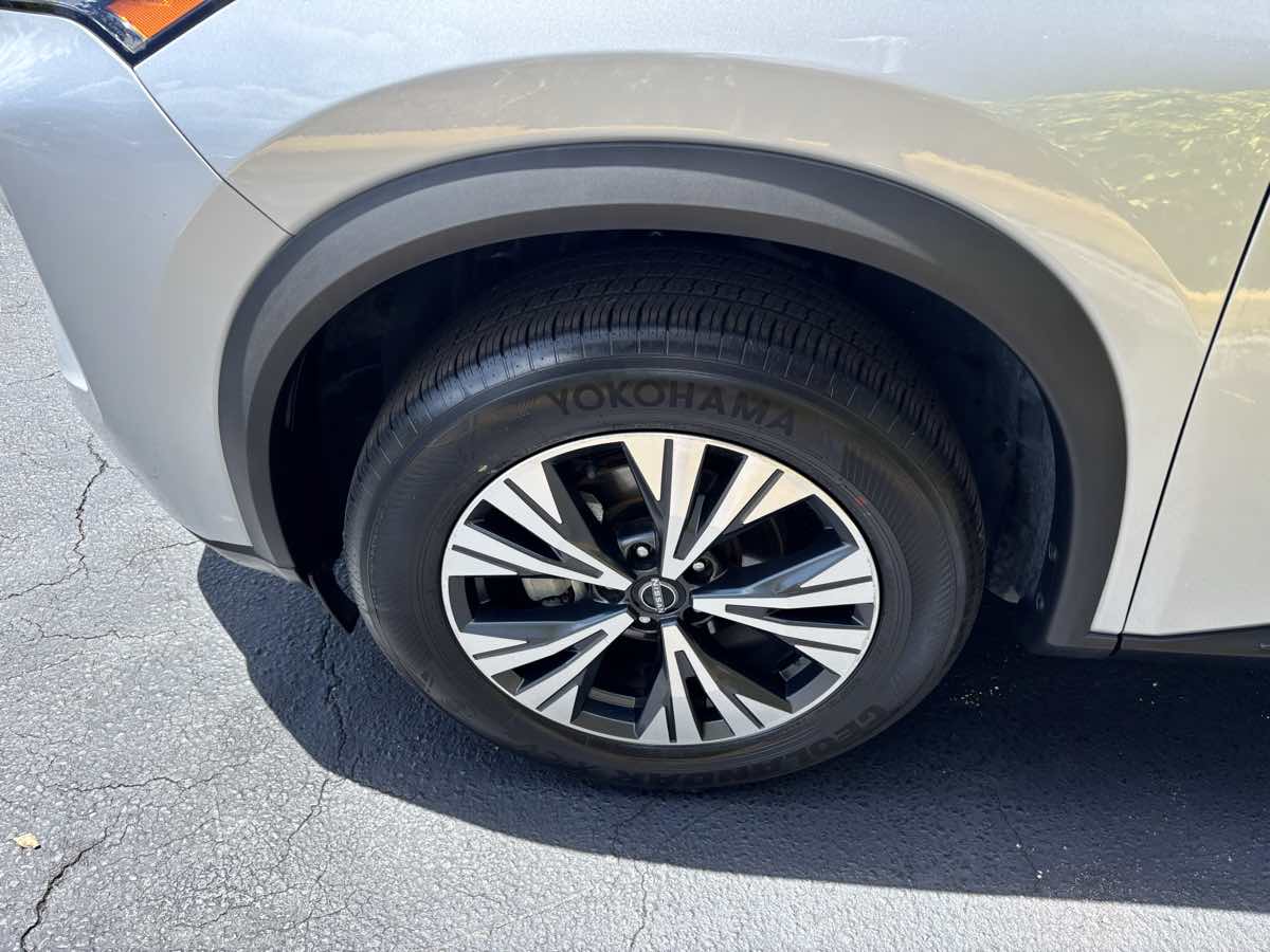 Vehicle image 19 of 25