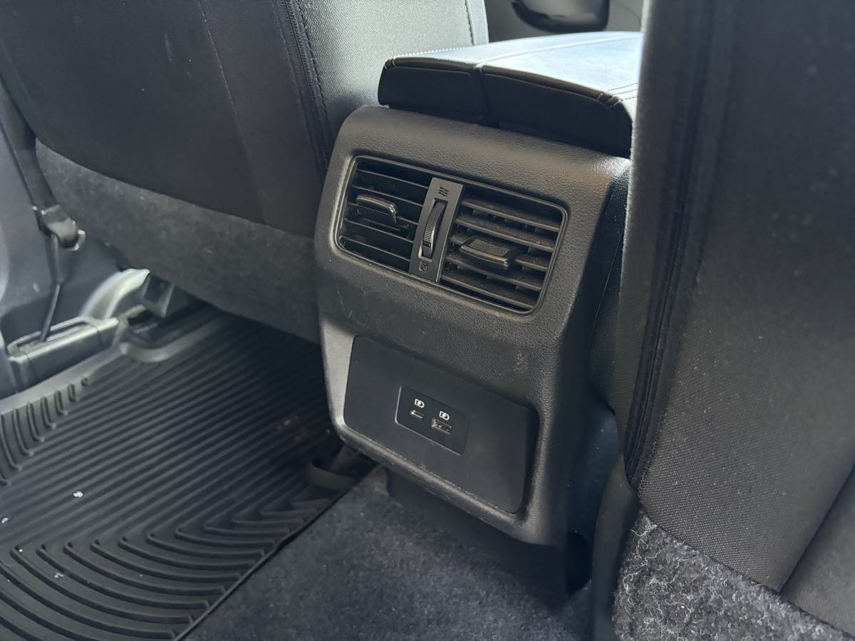 Vehicle image 14 of 25