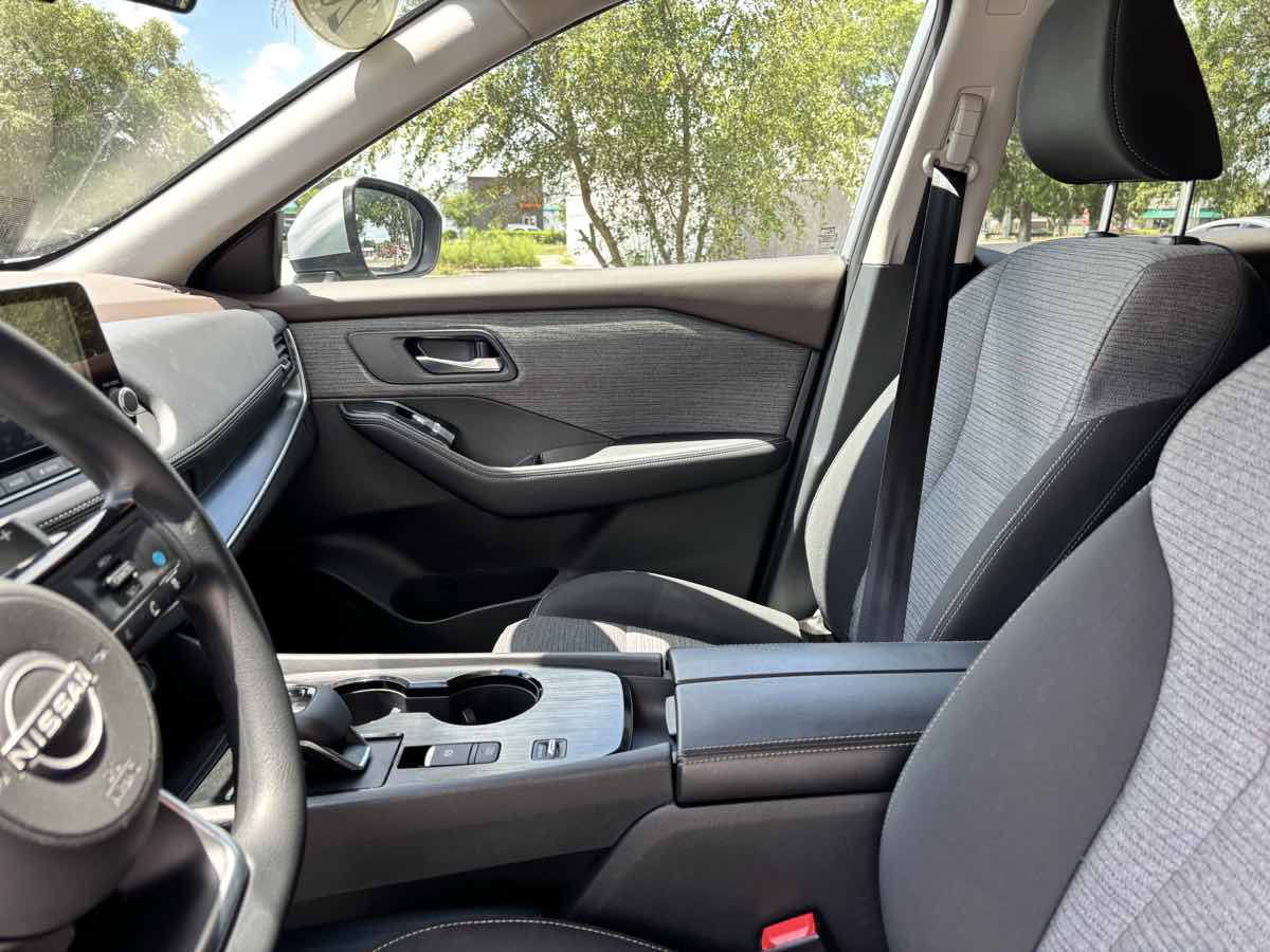 Vehicle image 22 of 25