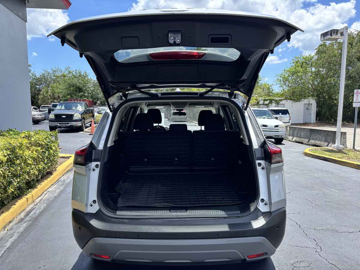 Vehicle image 15 of 25