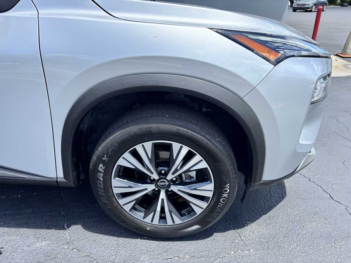 Vehicle image 4 of 25