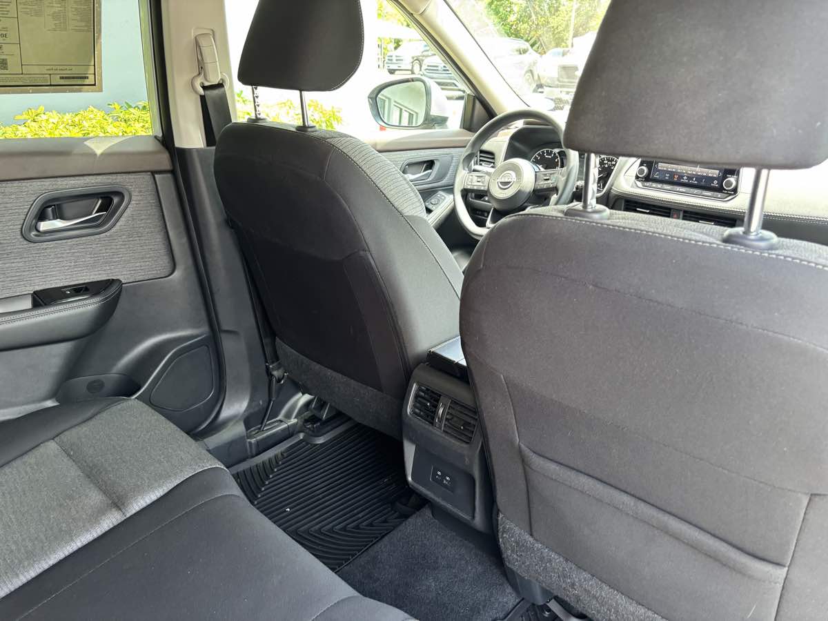 Vehicle image 13 of 25