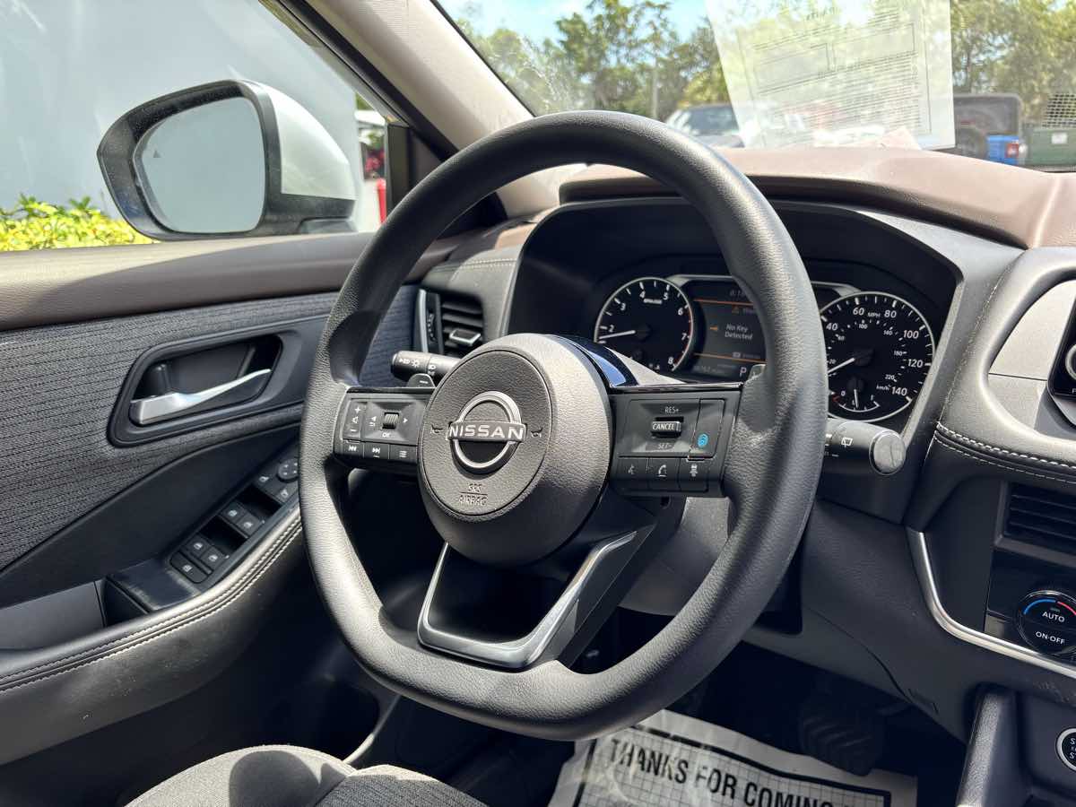 Vehicle image 9 of 25