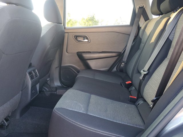 Vehicle image 17 of 33