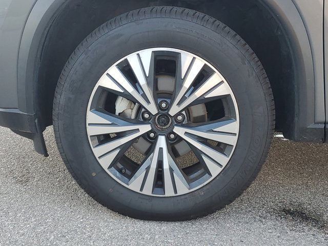 Vehicle image 11 of 33