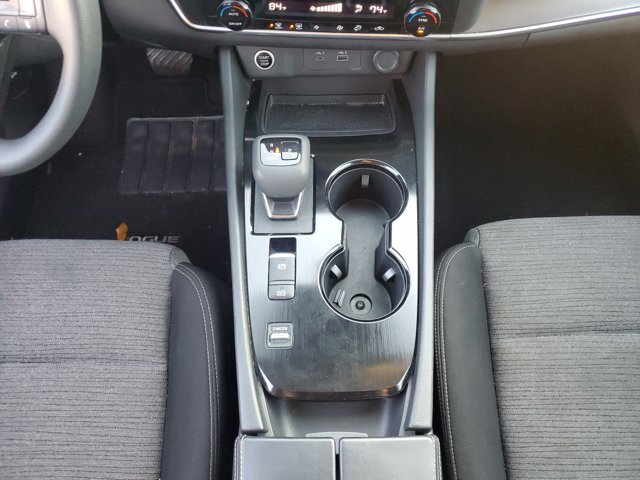 Vehicle image 22 of 33