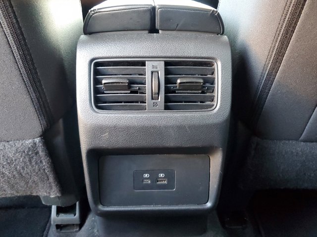 Vehicle image 19 of 33