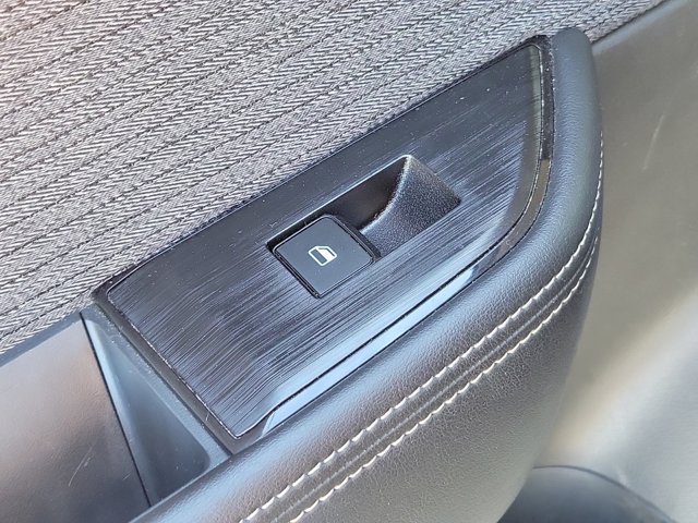 Vehicle image 17 of 31