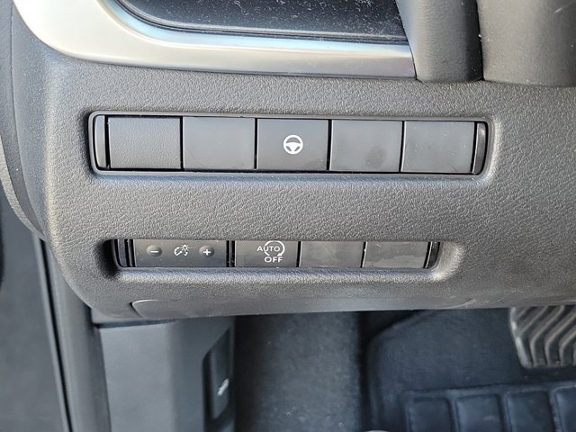 Vehicle image 23 of 31