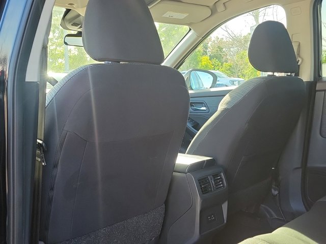 Vehicle image 15 of 31