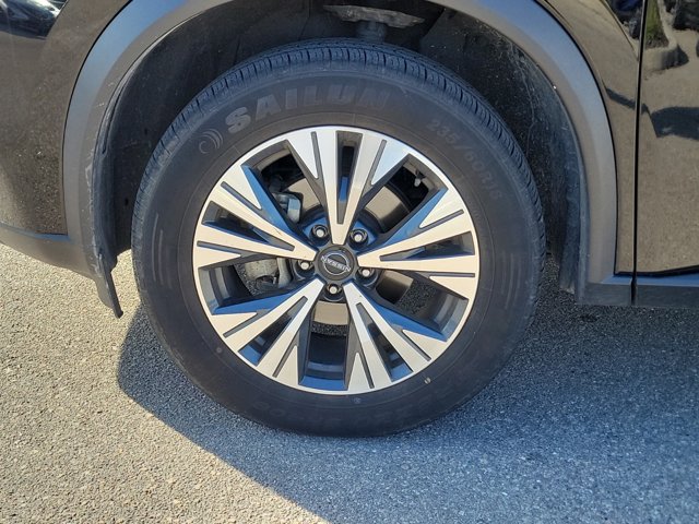 Vehicle image 10 of 31