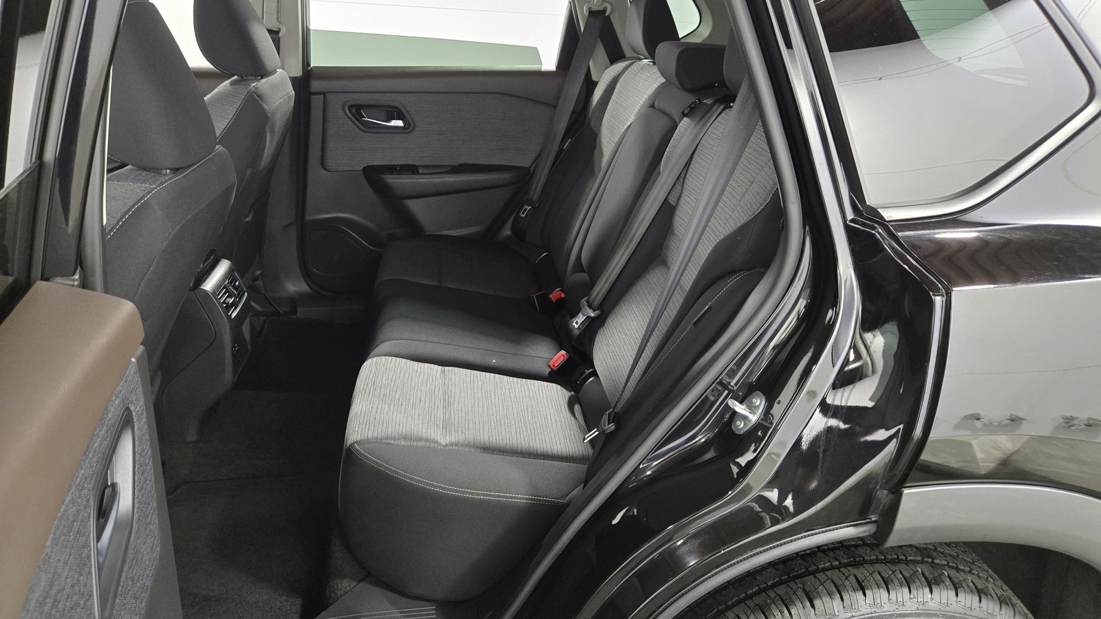 2023 Nissan Rogue SV Image 22 of 32