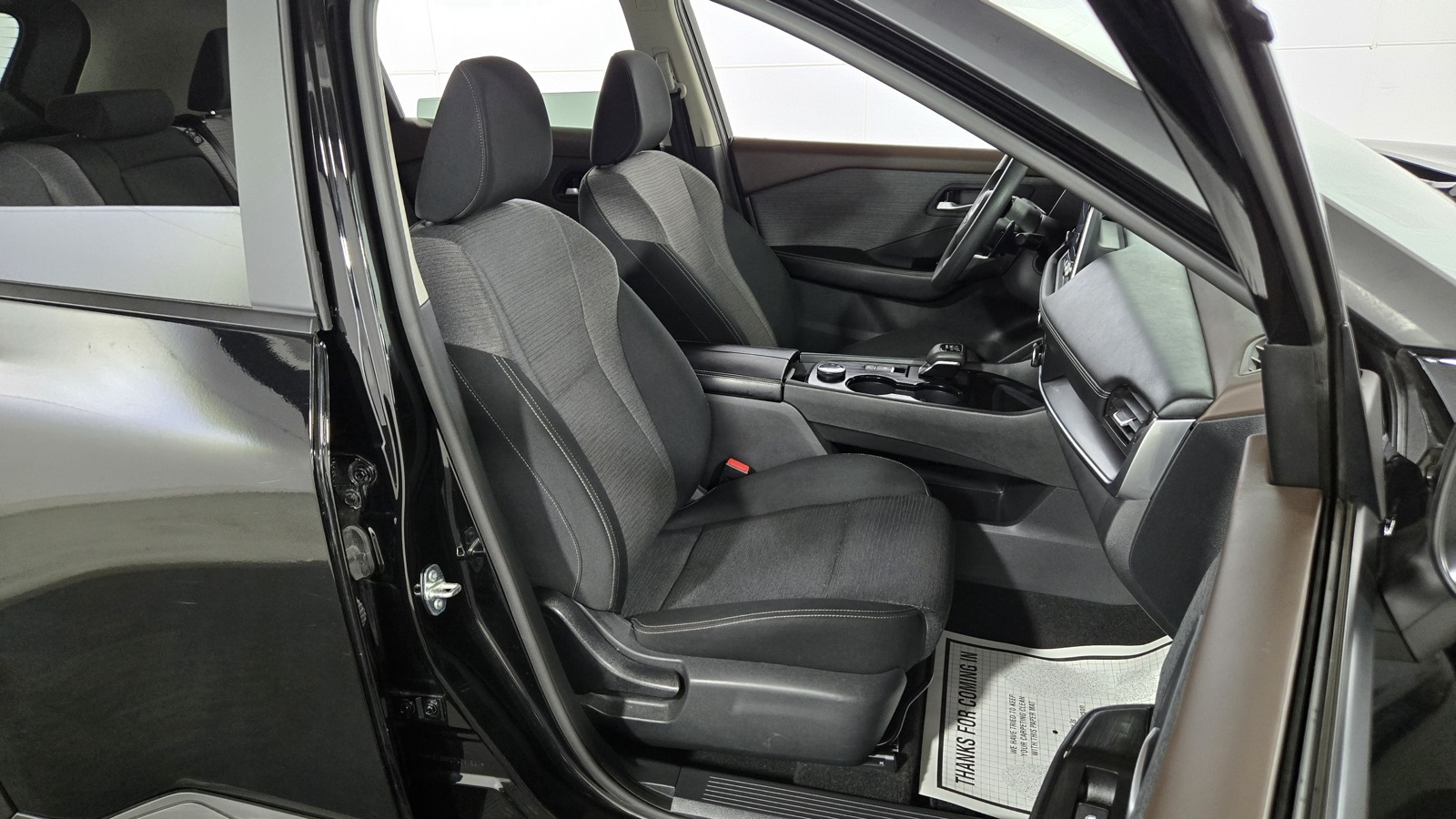 2023 Nissan Rogue SV Image 31 of 32