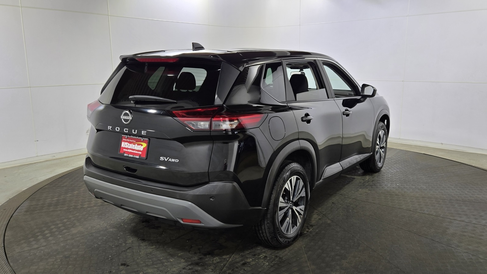 2023 Nissan Rogue SV Image 5 of 32