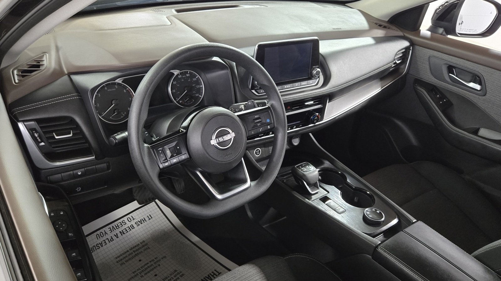 2023 Nissan Rogue SV Image 9 of 32