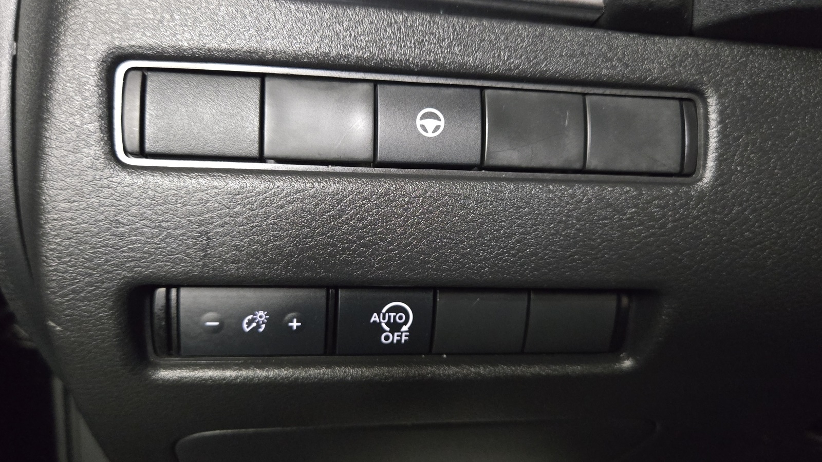 2023 Nissan Rogue SV Image 18 of 32