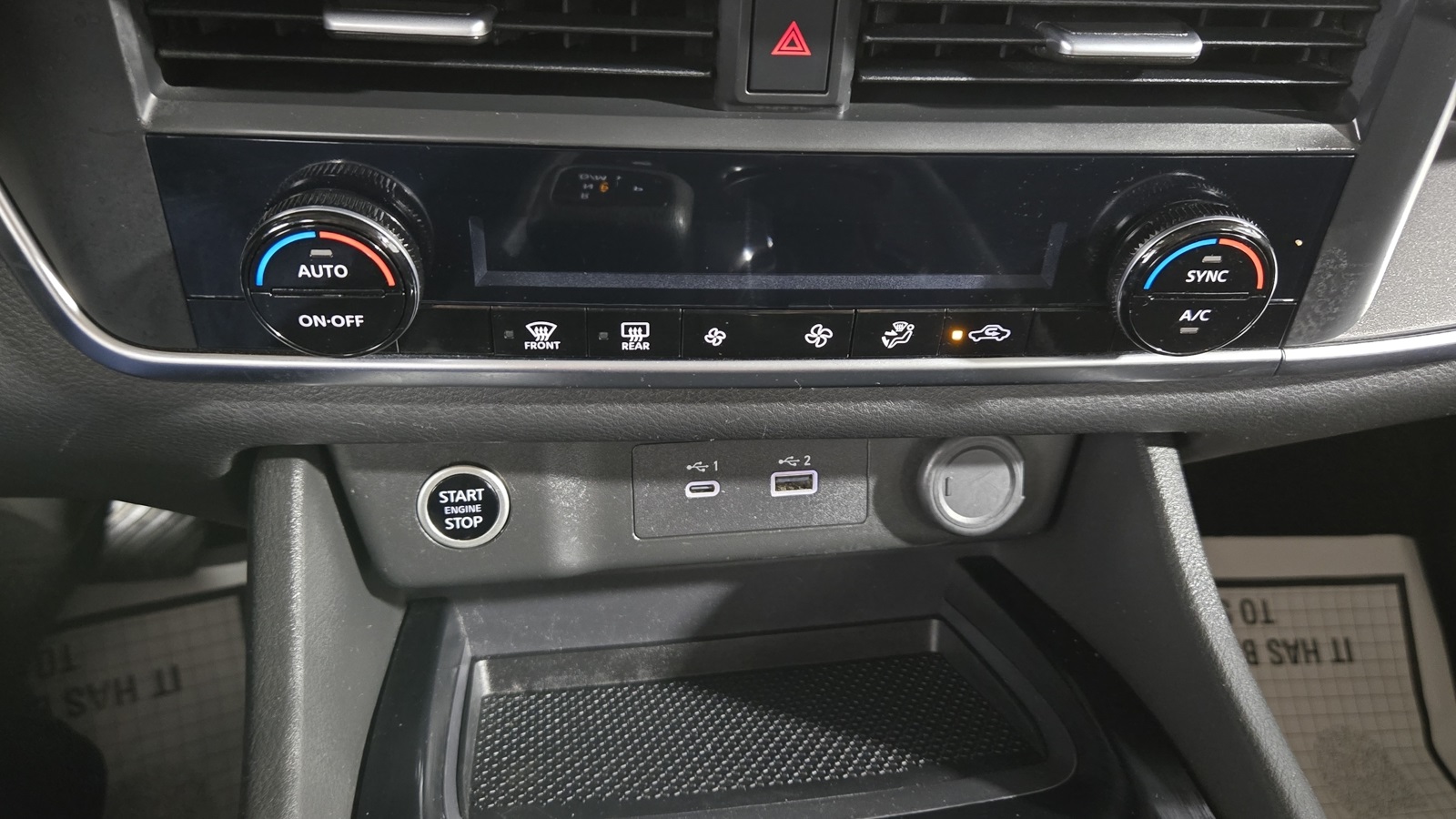 2023 Nissan Rogue SV Image 14 of 32