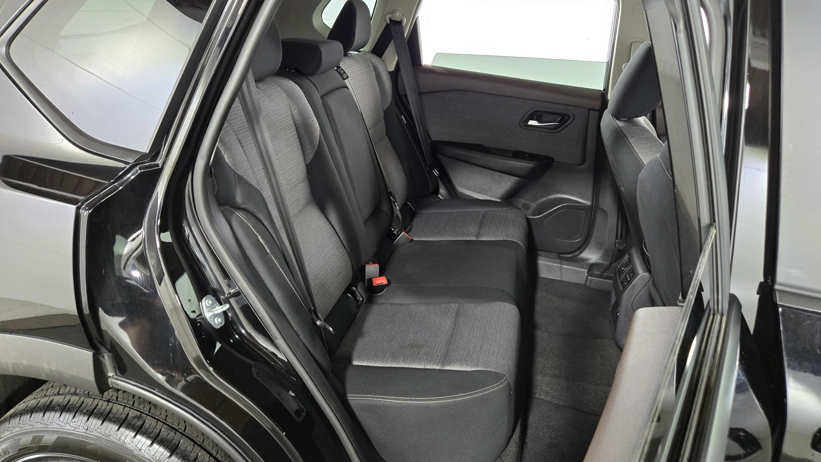 2023 Nissan Rogue SV Image 29 of 32